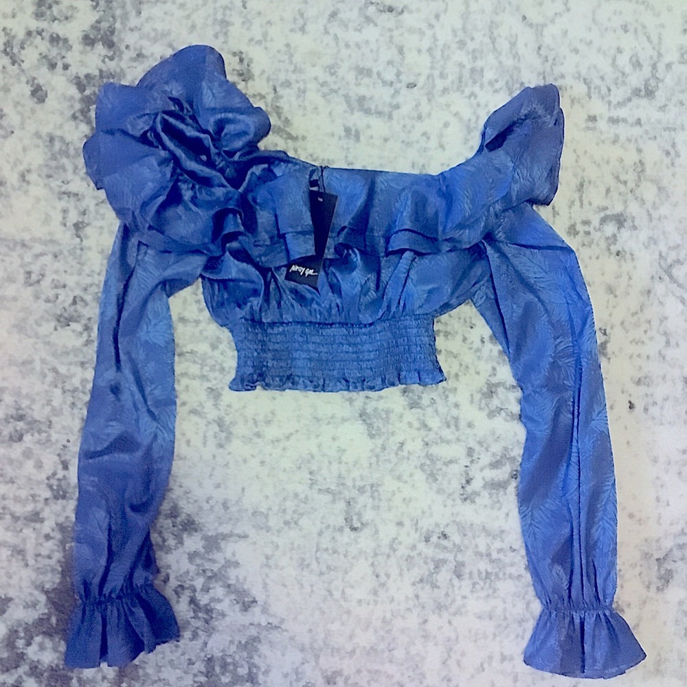 Beautiful ruffled cropped blouse